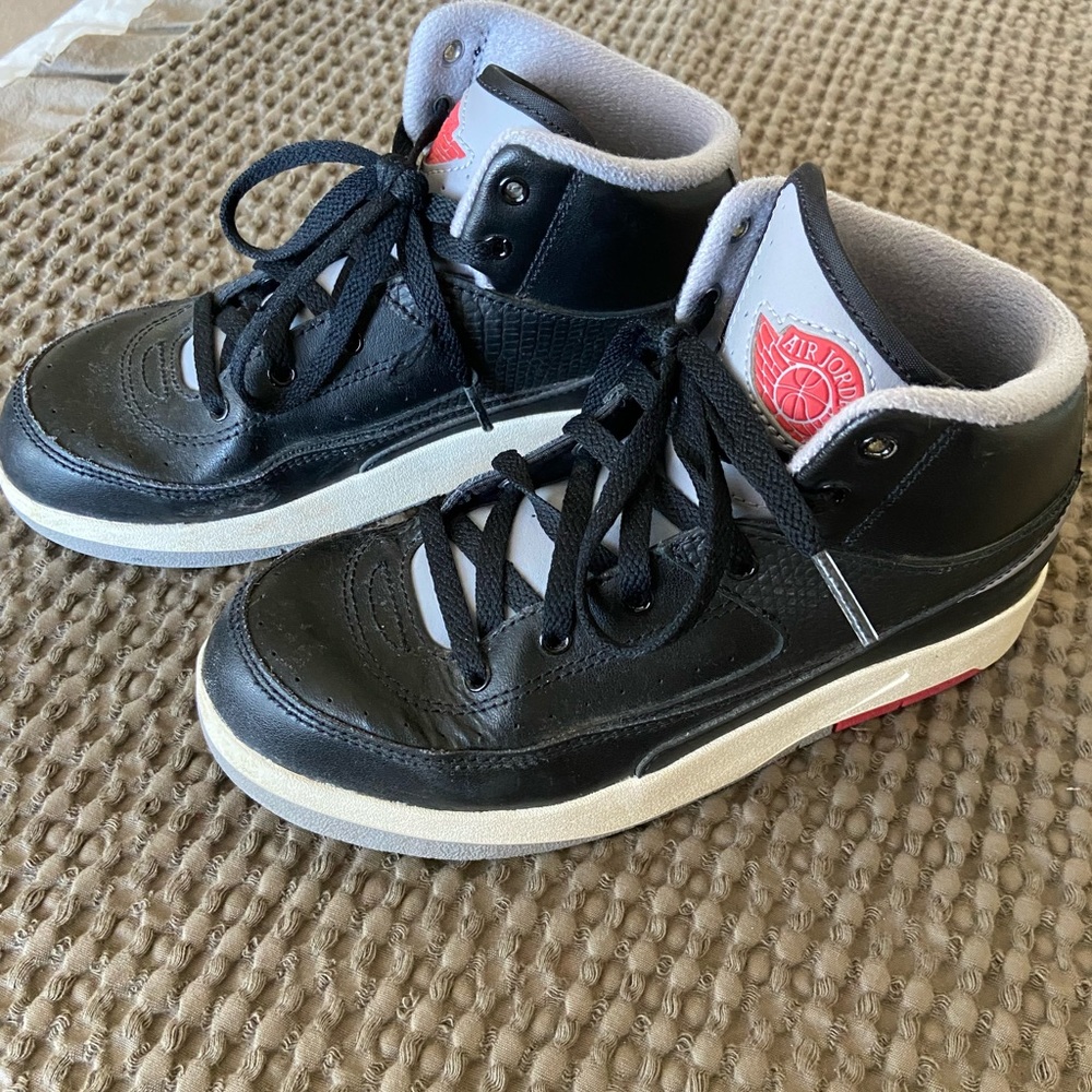 Nike Jordan Kids black Sneaker Youth Shoe Size 1.5Y